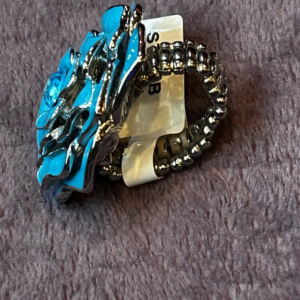 Flower ring - Picture 2 of 2